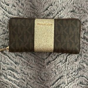 Michael Kor’s wallet